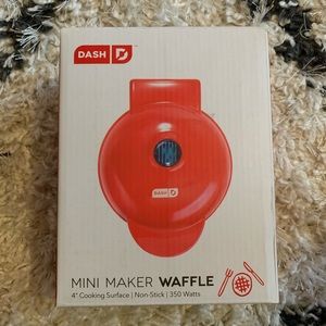 DASH Mini Waffle Maker NWOT